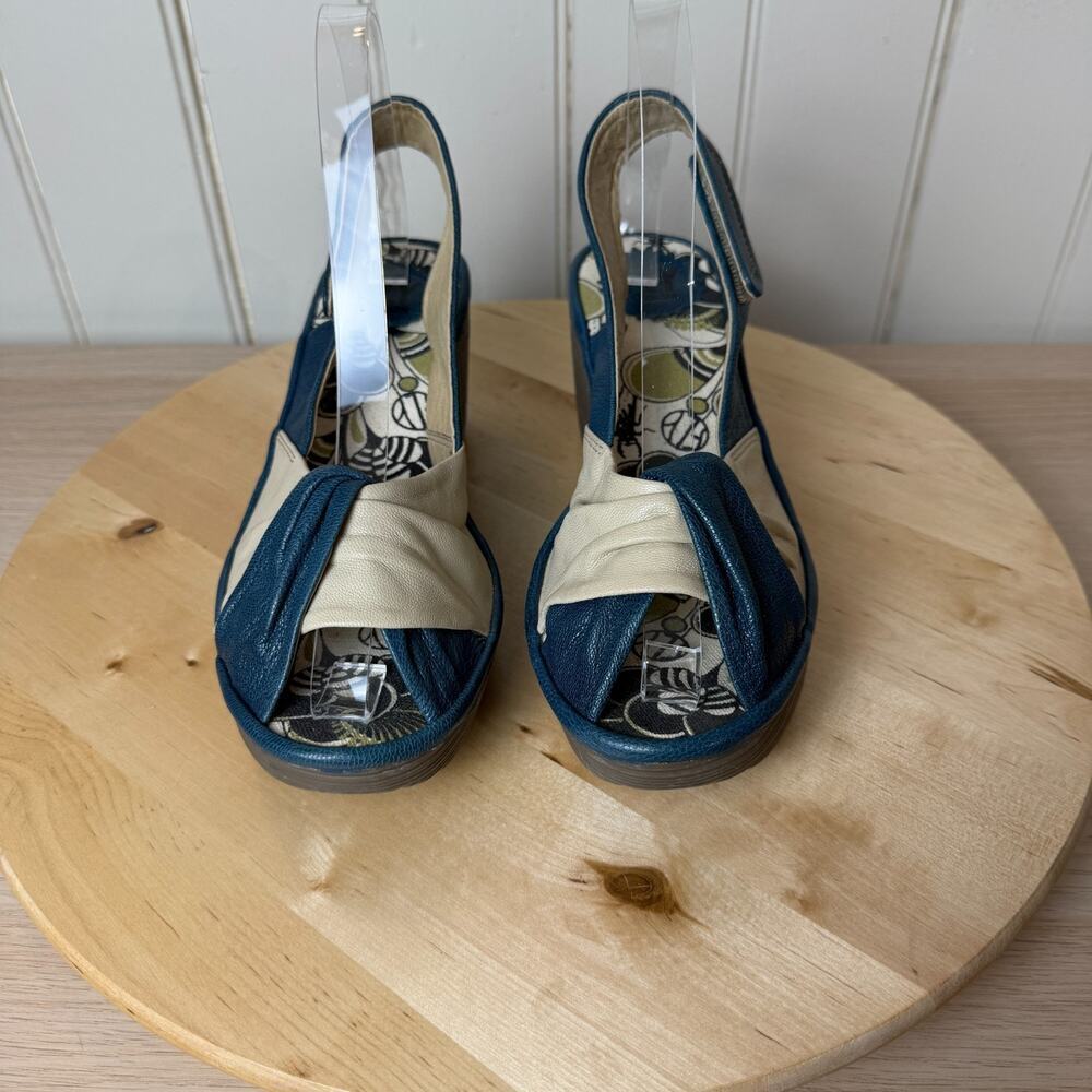 FLY LONDON EU 37 US 6-6.5 Yakin Yata Leather Blue Cream Sandals - Picture 2 of 15